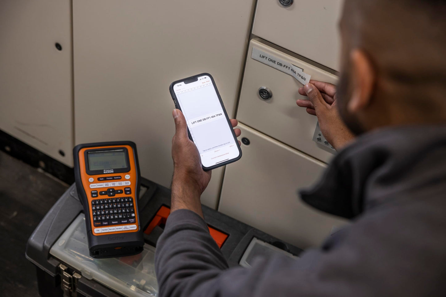 Brother PT-E560BTBP Kit Rotuladora Industrial Bluetooth con 6 Cintas
