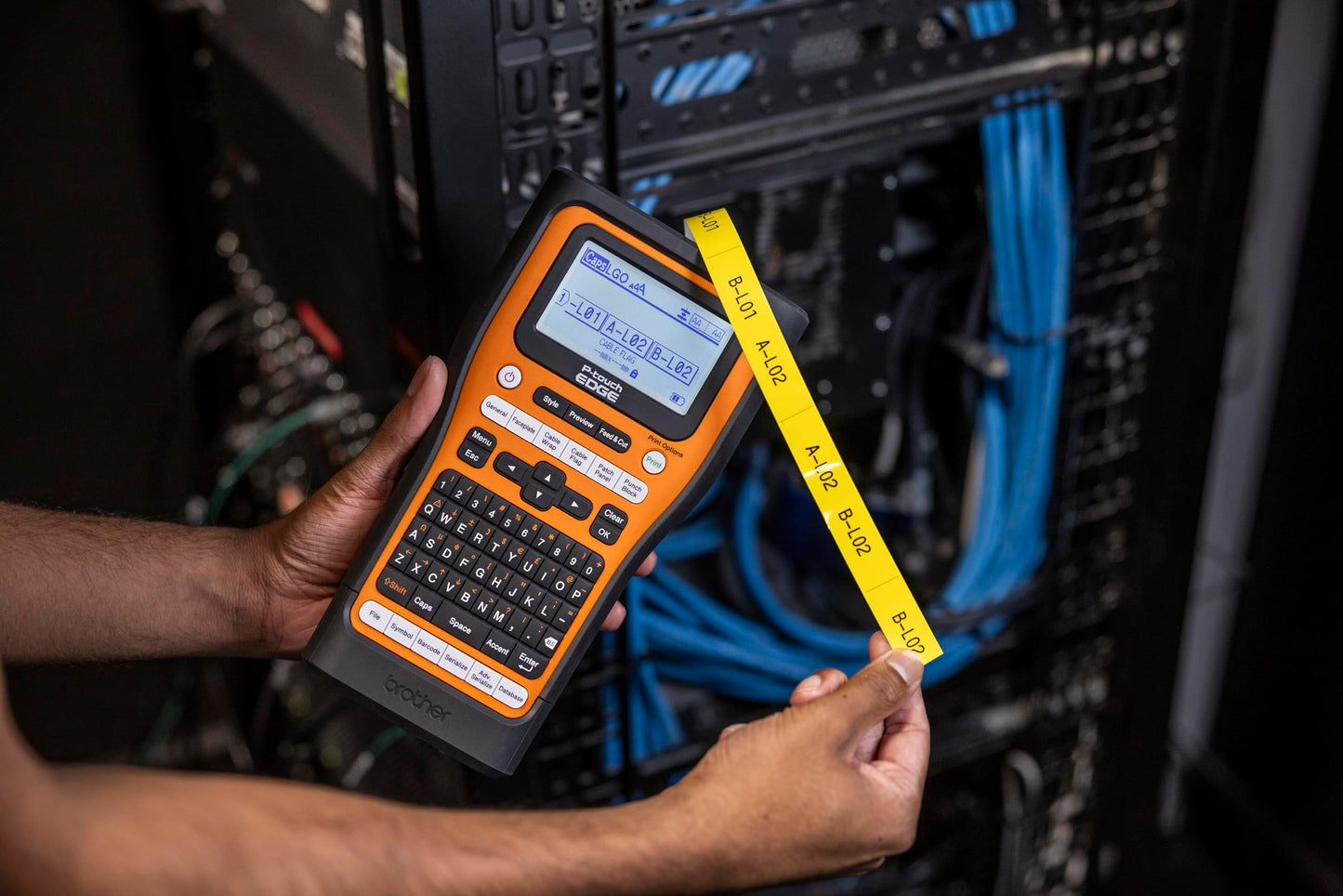 Brother PT-E560BTBP Kit Rotuladora Industrial Bluetooth con 6 Cintas